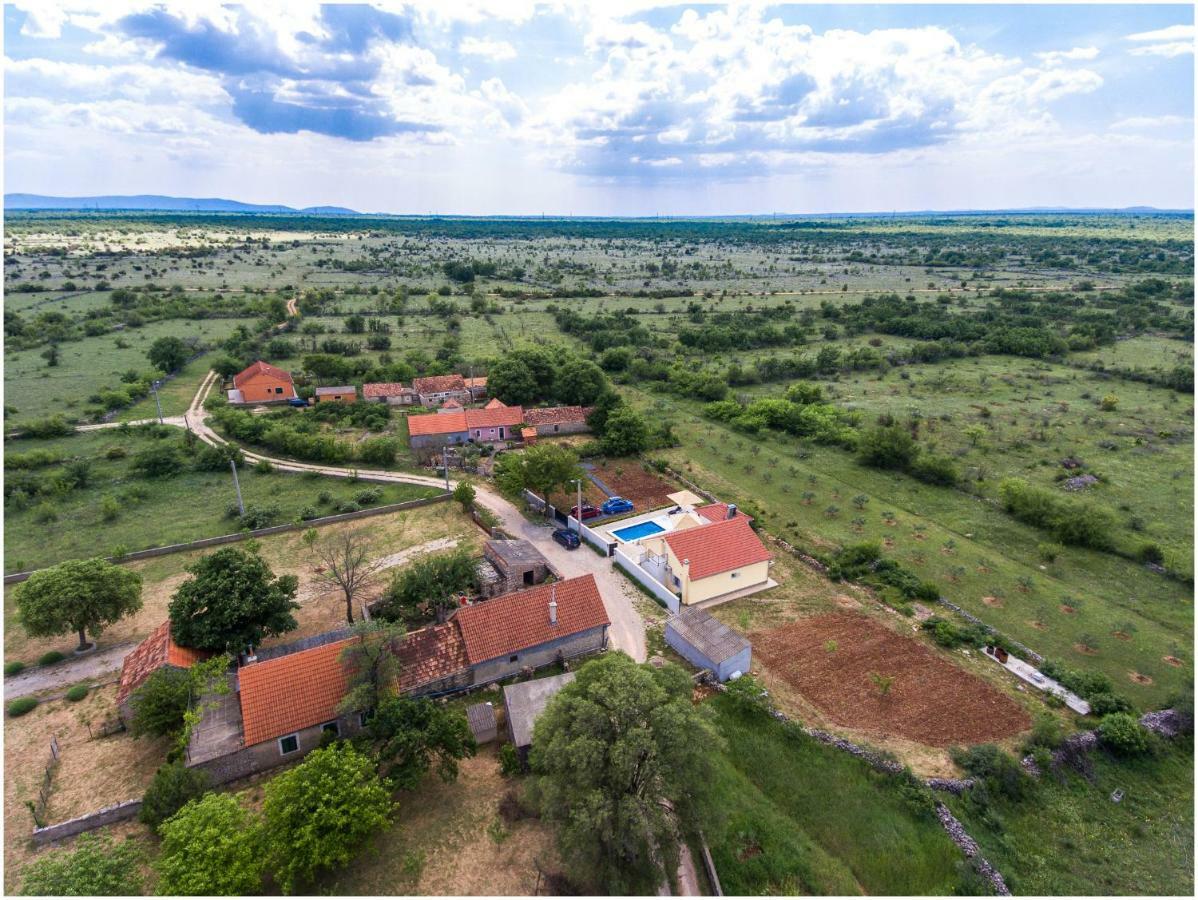 Готель House Mellifera Razvode Екстер'єр фото